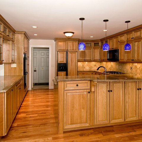 St. Charles, MO | Amendoim Hardwood for Kitchen and Breakfast Room with a Stone Tile Backsplash *